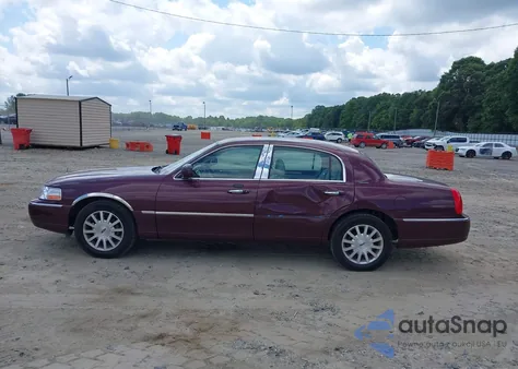 2007 Lincoln Town Car Signature from USA, damaged, VIN 1LNHM81V07Y603795